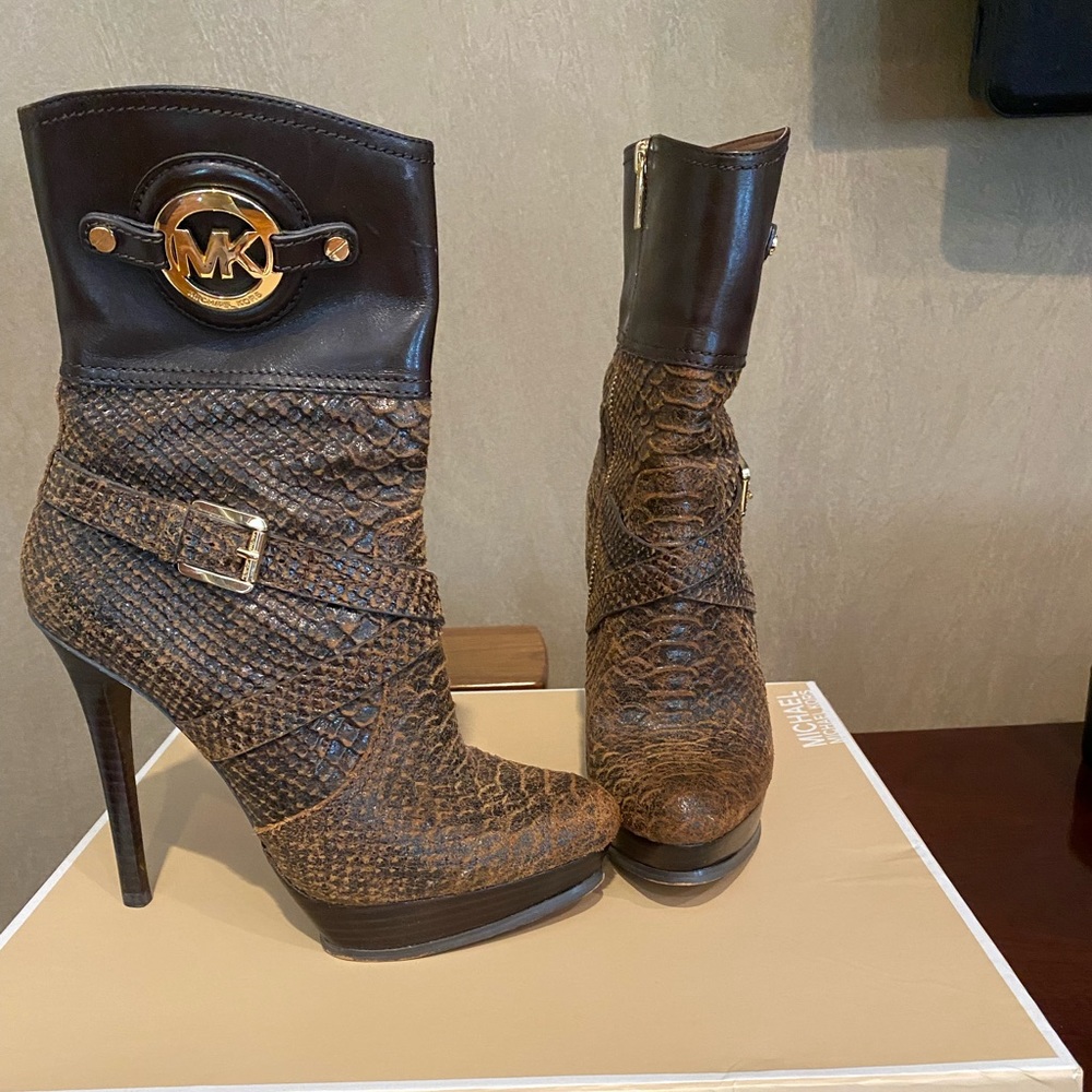Michael Kors 8m Booties